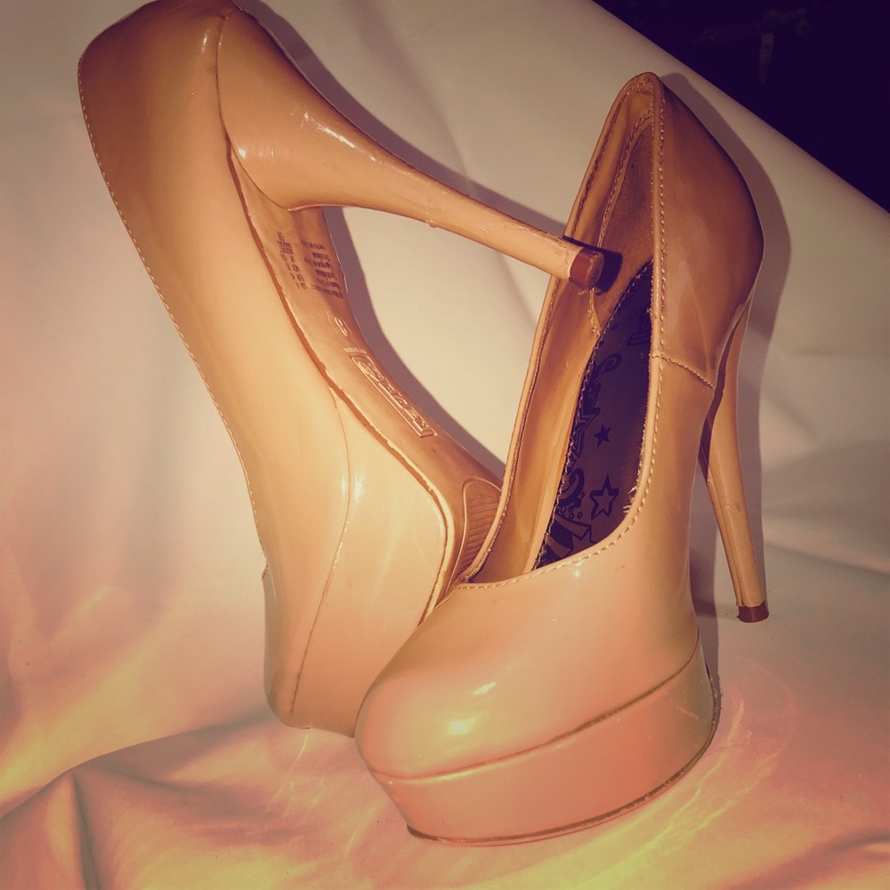 Women’s Nude Stiletto size 8